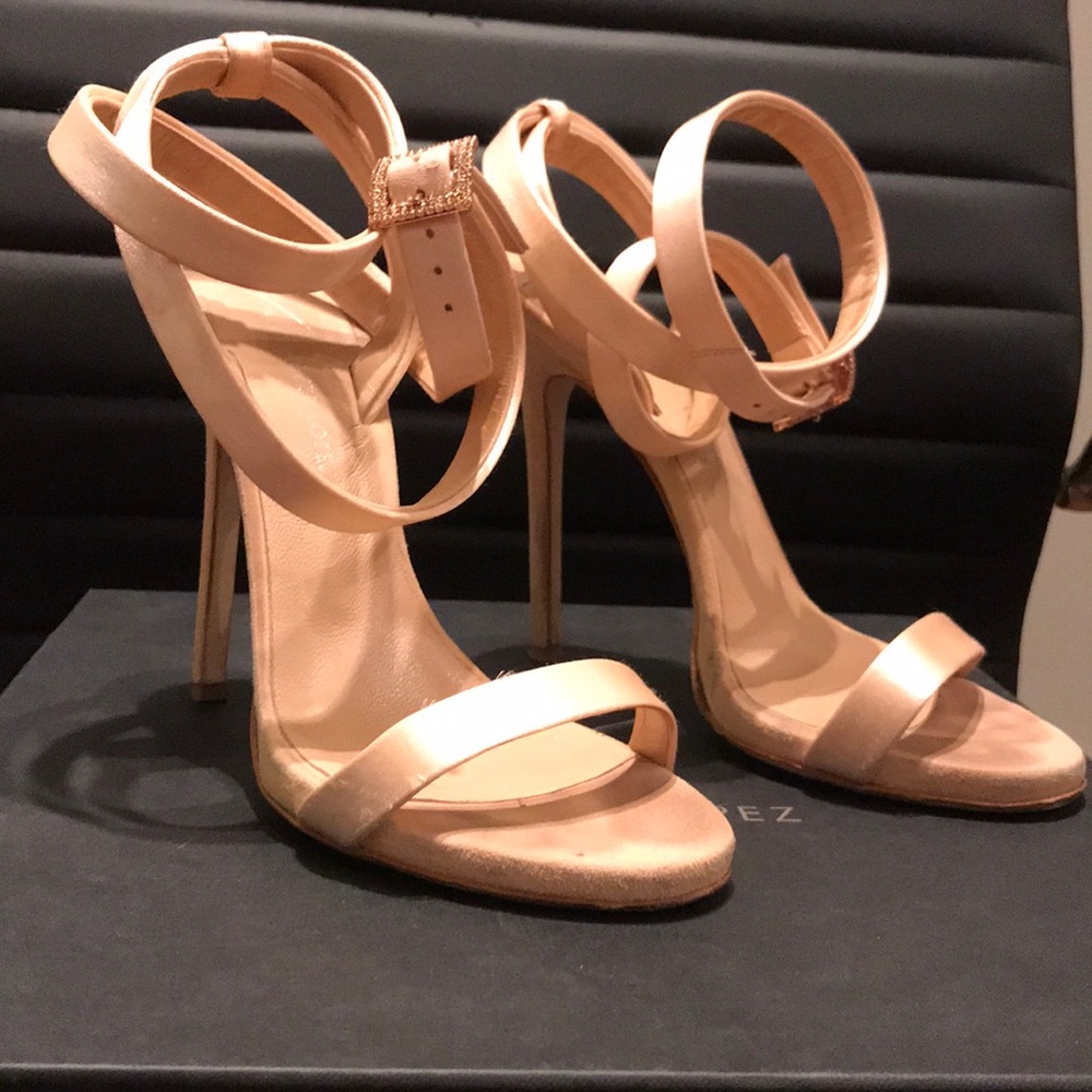 Giuseppe Zanotti by Jennifer Lopez - Picture 3 of 8